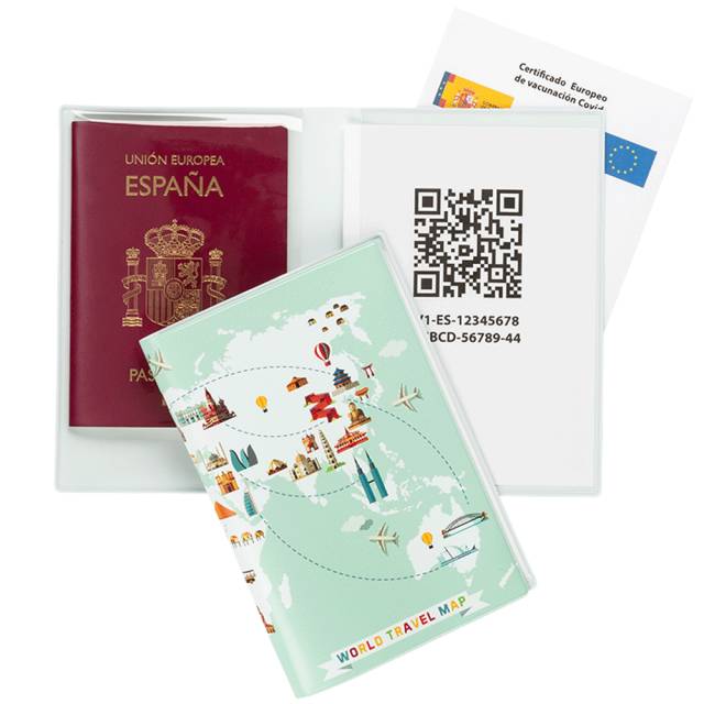 Triple Q: Funda personalizada con dos bolsillos para pasaporte y documentación de viaje..Funda para pasaporte.FP90A_AlMx00W1000_carpetilla-green-pass_Triple_Q.jpg